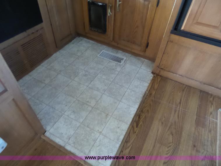 image for item J4974 2008 Montana Mountaineer camper