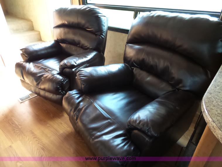 image for item J4974 2008 Montana Mountaineer camper