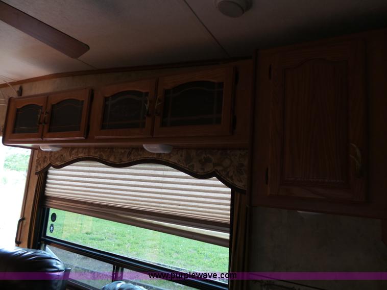 image for item J4974 2008 Montana Mountaineer camper