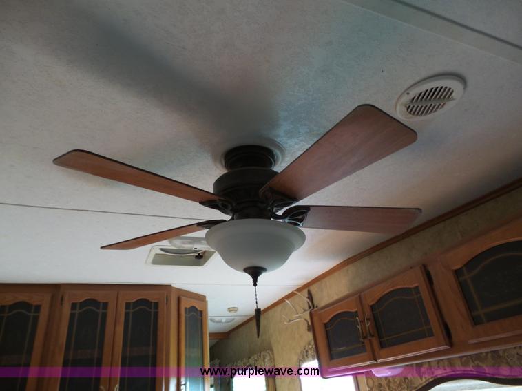 image for item J4974 2008 Montana Mountaineer camper