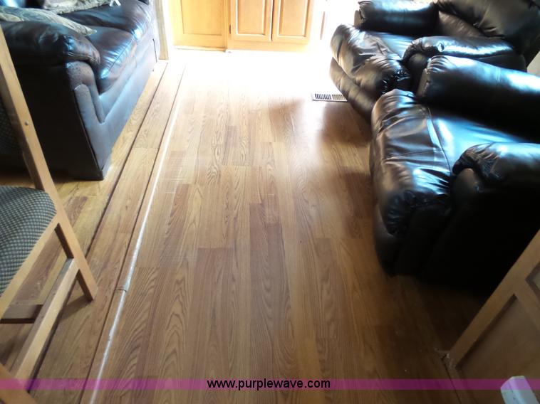 image for item J4974 2008 Montana Mountaineer camper