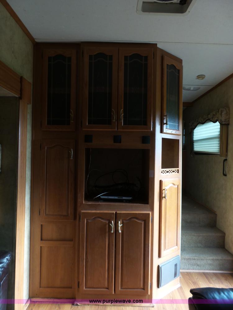 image for item J4974 2008 Montana Mountaineer camper