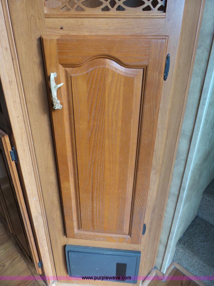 image for item J4974 2008 Montana Mountaineer camper