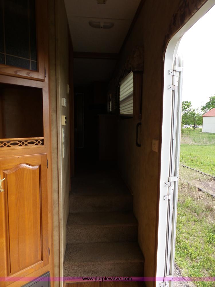 image for item J4974 2008 Montana Mountaineer camper