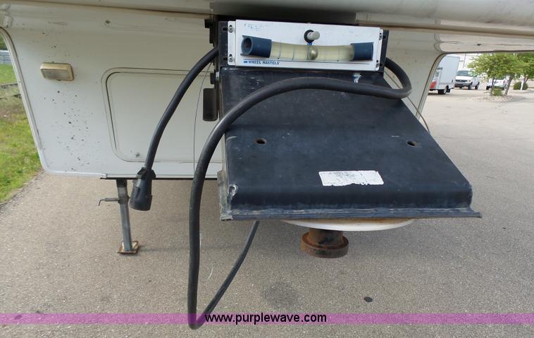 image for item J4974 2008 Montana Mountaineer camper