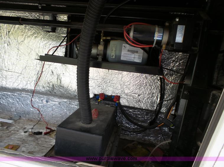 image for item J4974 2008 Montana Mountaineer camper