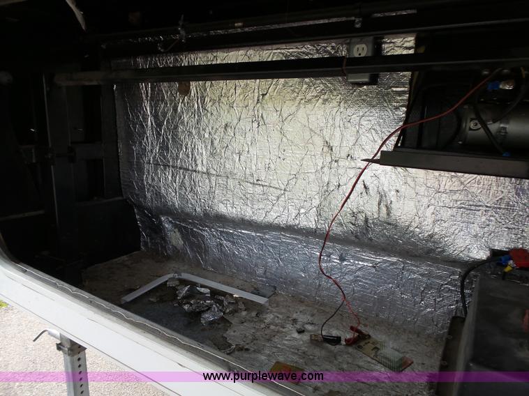 image for item J4974 2008 Montana Mountaineer camper