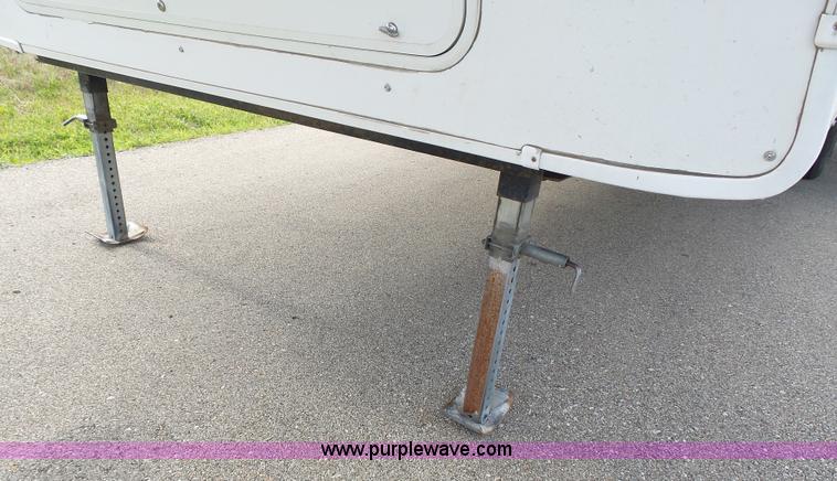 image for item J4974 2008 Montana Mountaineer camper