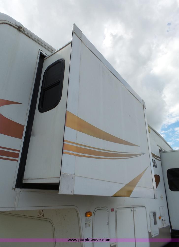 image for item J4974 2008 Montana Mountaineer camper