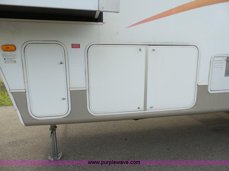 image for item J4974 2008 Montana Mountaineer camper