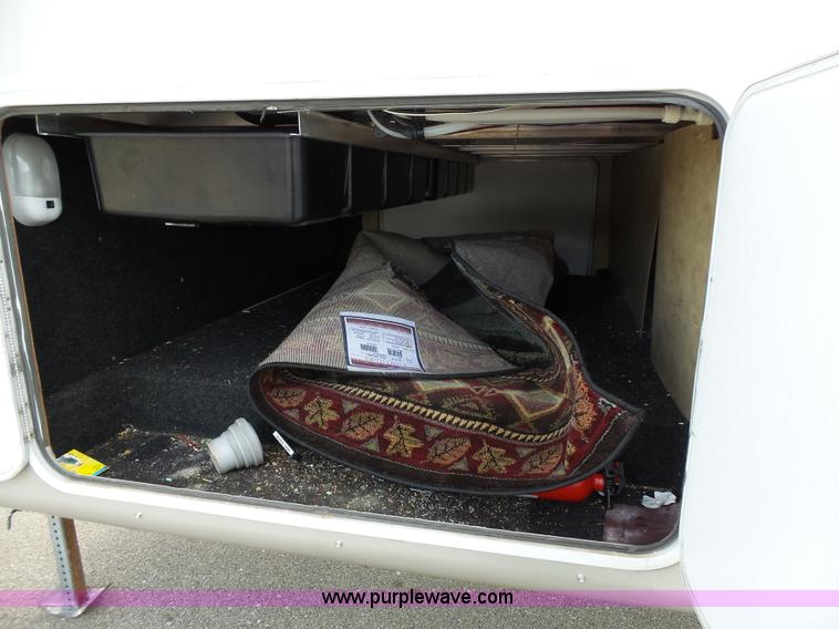 image for item J4974 2008 Montana Mountaineer camper