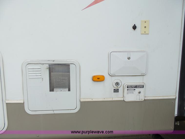 image for item J4974 2008 Montana Mountaineer camper