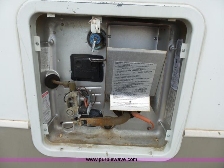 image for item J4974 2008 Montana Mountaineer camper