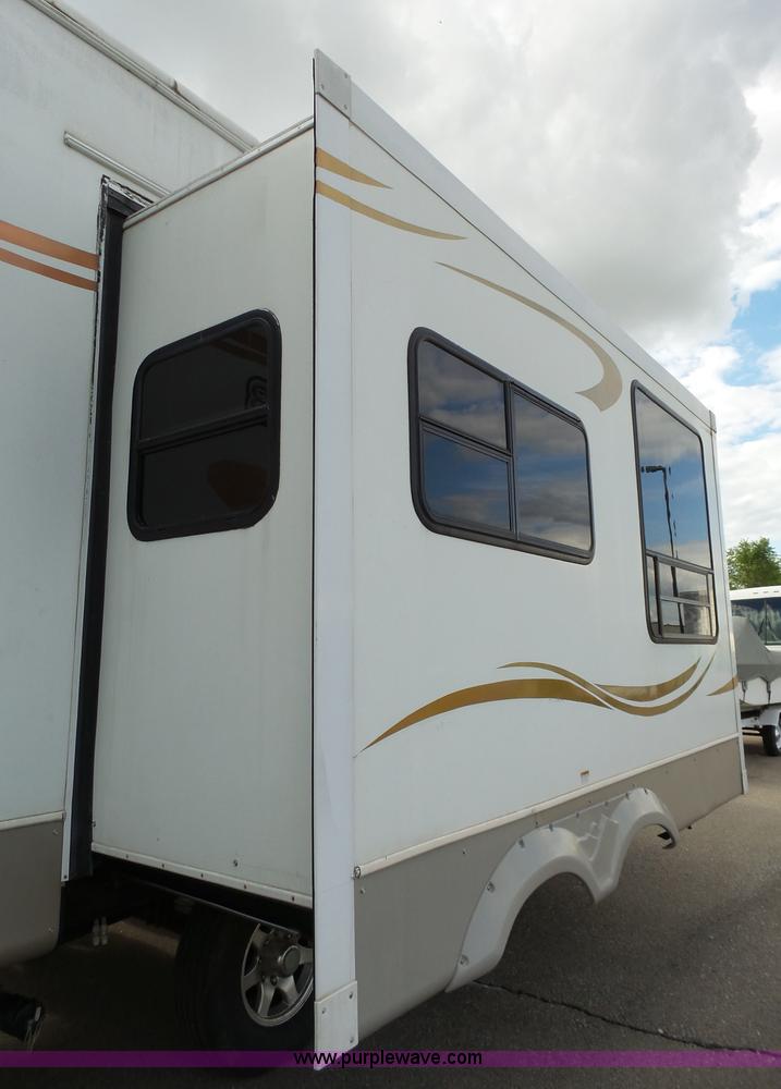 image for item J4974 2008 Montana Mountaineer camper