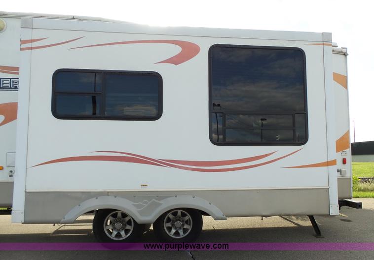 image for item J4974 2008 Montana Mountaineer camper