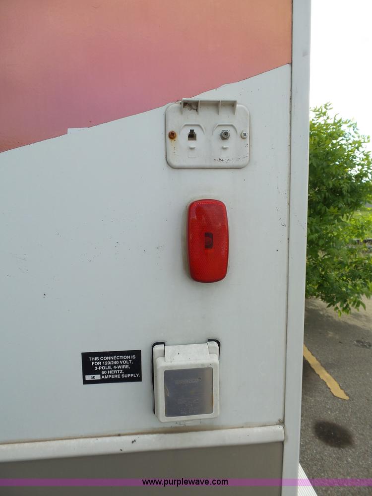 image for item J4974 2008 Montana Mountaineer camper