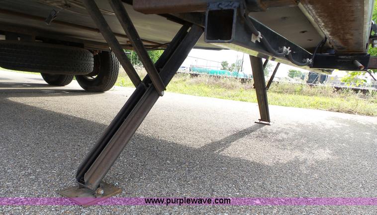 image for item J4974 2008 Montana Mountaineer camper