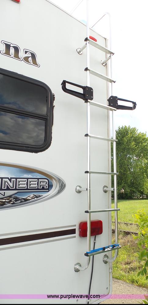 image for item J4974 2008 Montana Mountaineer camper