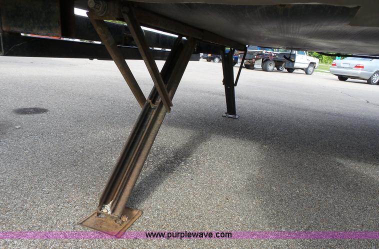 image for item J4974 2008 Montana Mountaineer camper