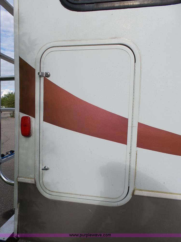 image for item J4974 2008 Montana Mountaineer camper