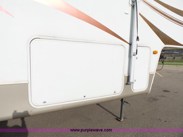 image for item J4974 2008 Montana Mountaineer camper