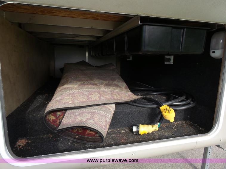 image for item J4974 2008 Montana Mountaineer camper