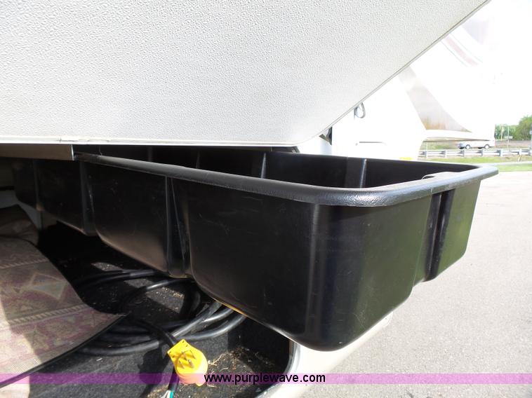 image for item J4974 2008 Montana Mountaineer camper