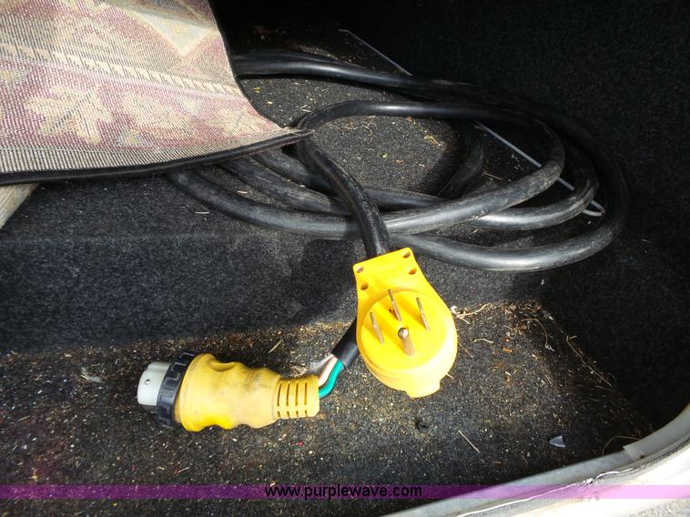 image for item J4974 2008 Montana Mountaineer camper