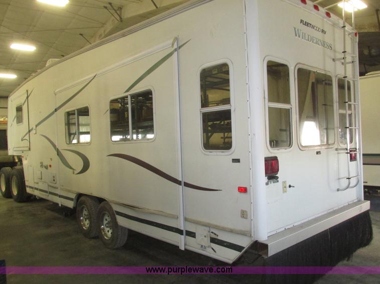 image for item J8970 2001 Fleetwood Wilderness camper