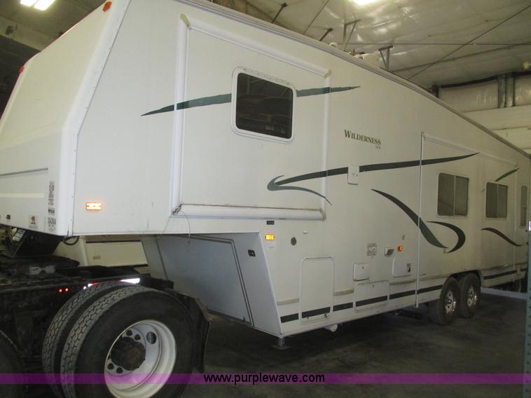 image for item J8970 2001 Fleetwood Wilderness camper