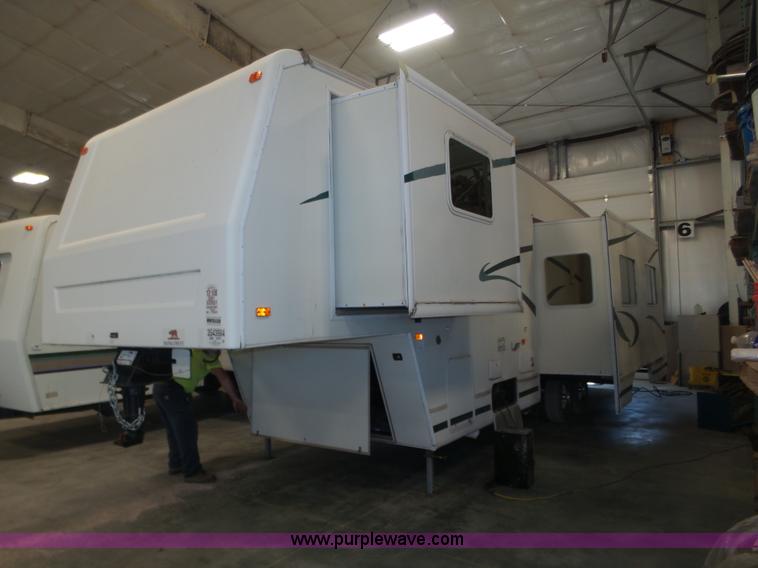 image for item J8970 2001 Fleetwood Wilderness camper