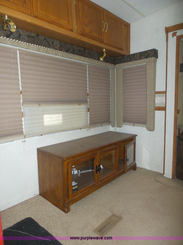 image for item J8970 2001 Fleetwood Wilderness camper