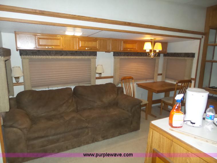 image for item J8970 2001 Fleetwood Wilderness camper