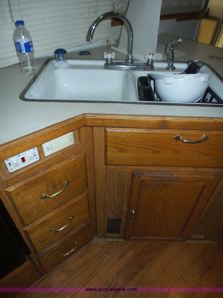 image for item J8970 2001 Fleetwood Wilderness camper