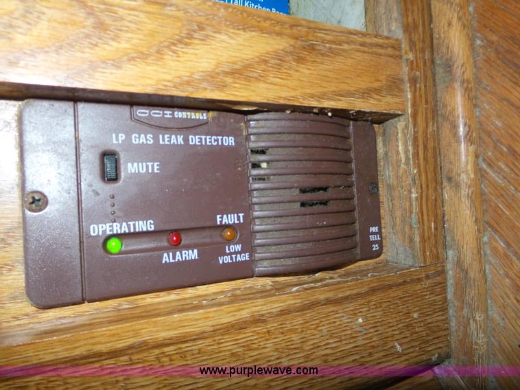 image for item J8970 2001 Fleetwood Wilderness camper