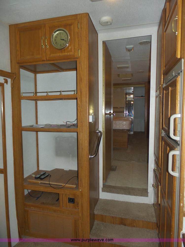 image for item J8970 2001 Fleetwood Wilderness camper