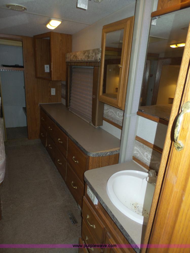 image for item J8970 2001 Fleetwood Wilderness camper