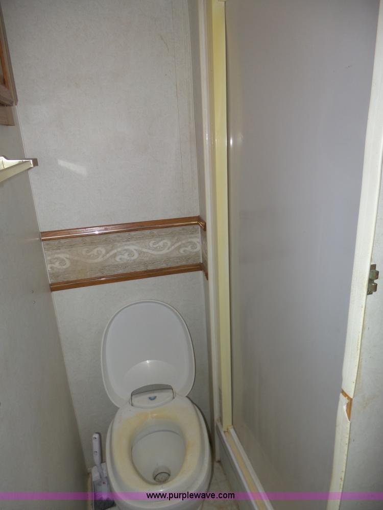 image for item J8970 2001 Fleetwood Wilderness camper