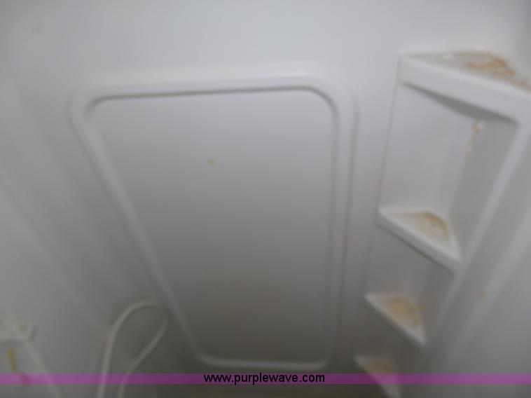 image for item J8970 2001 Fleetwood Wilderness camper