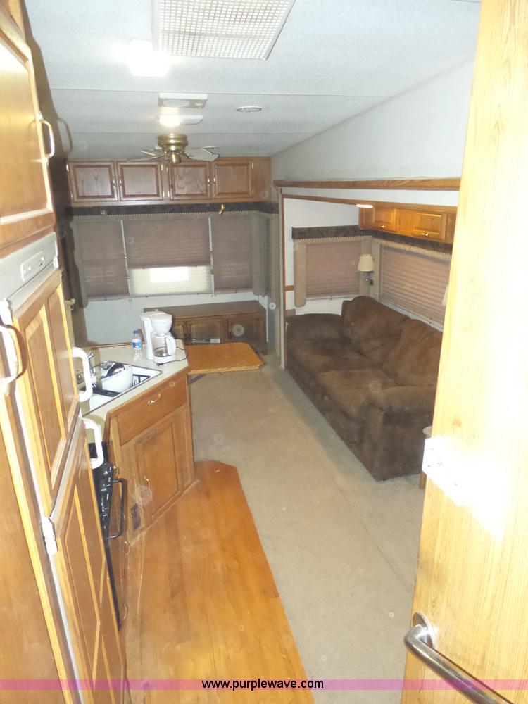 image for item J8970 2001 Fleetwood Wilderness camper