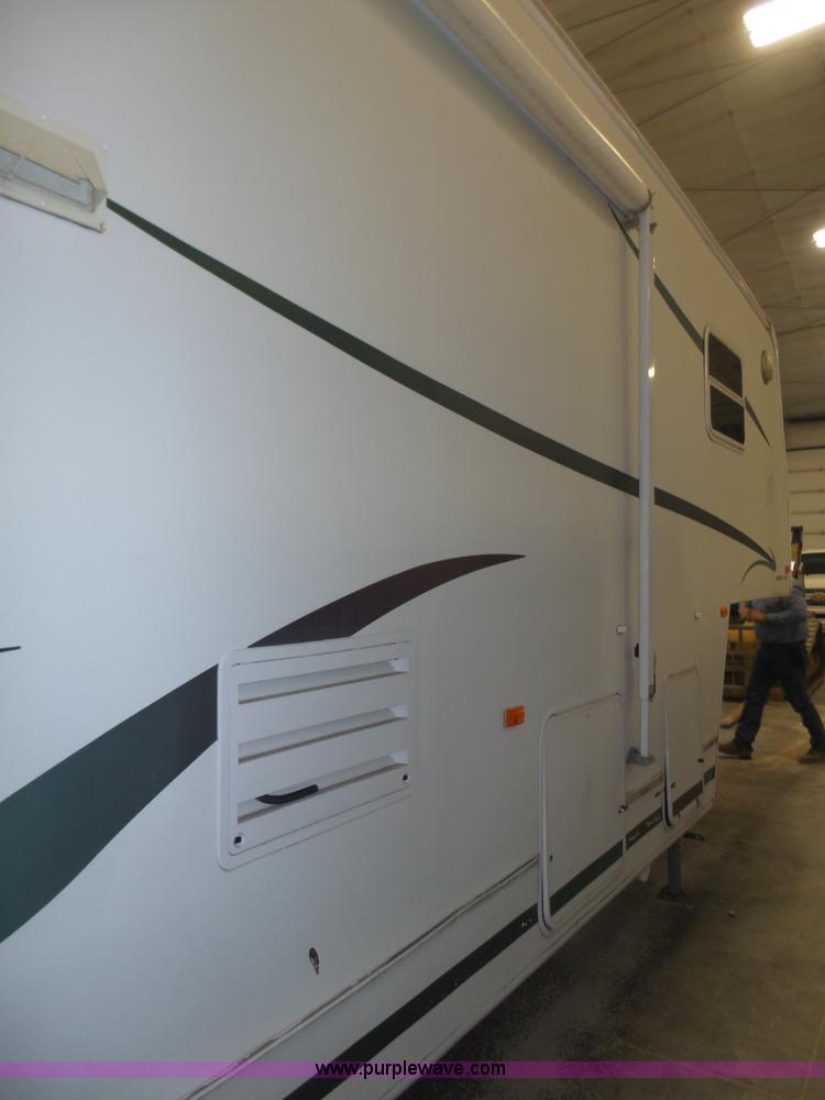 image for item J8970 2001 Fleetwood Wilderness camper