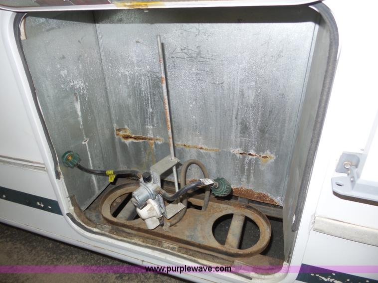 image for item J8970 2001 Fleetwood Wilderness camper