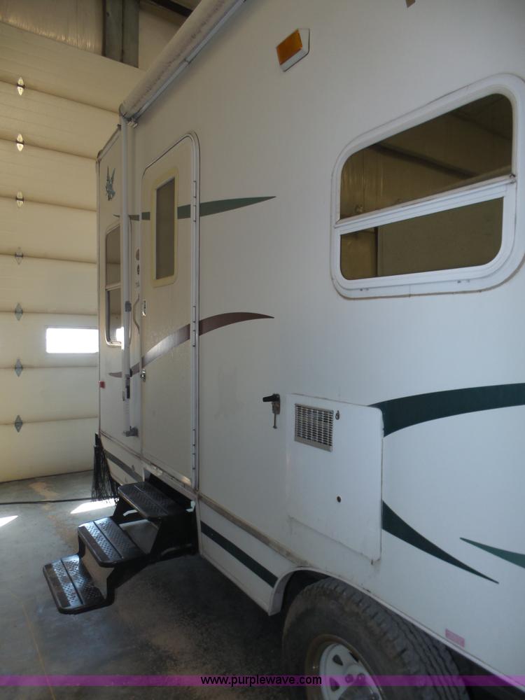 image for item J8970 2001 Fleetwood Wilderness camper