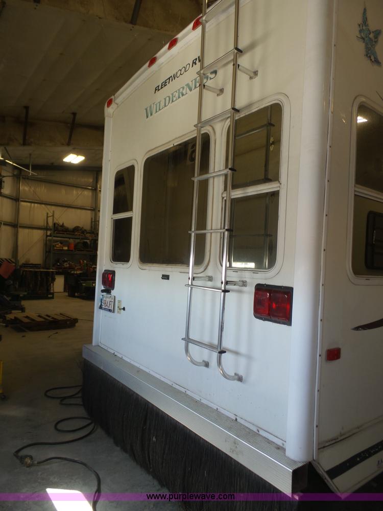image for item J8970 2001 Fleetwood Wilderness camper