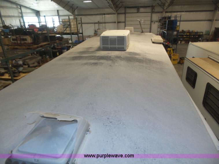 image for item J8970 2001 Fleetwood Wilderness camper