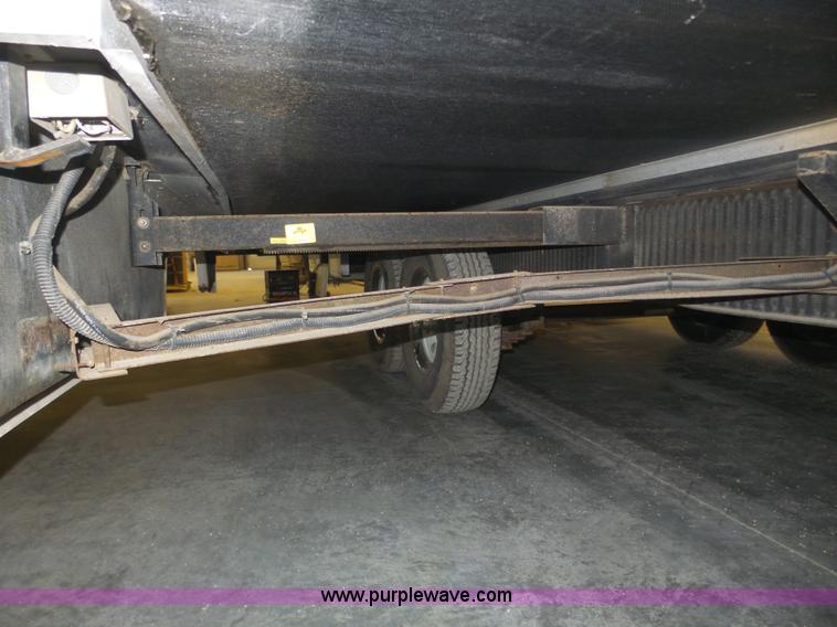 image for item J8970 2001 Fleetwood Wilderness camper