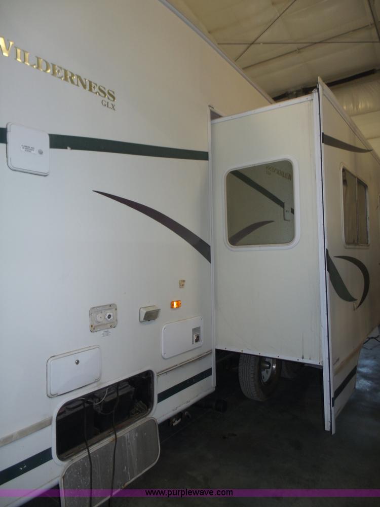 image for item J8970 2001 Fleetwood Wilderness camper