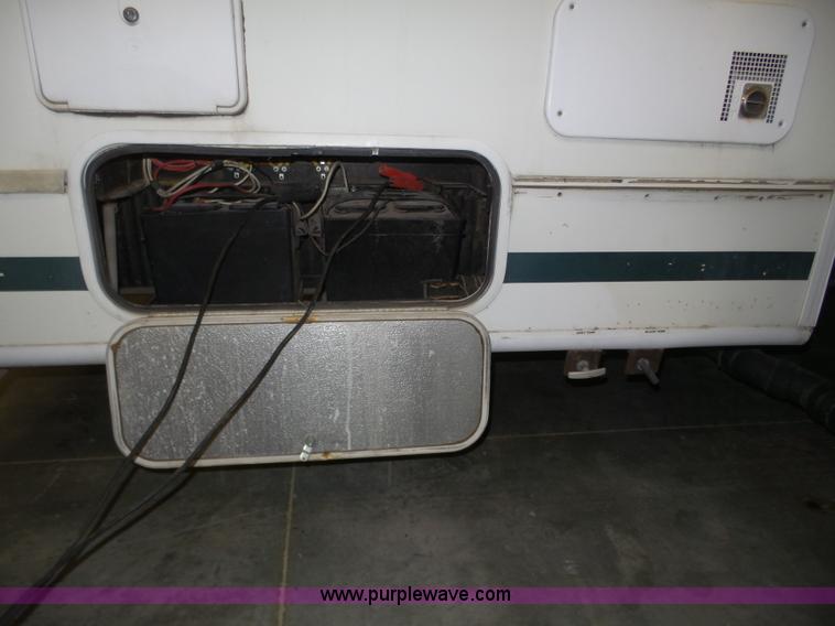 image for item J8970 2001 Fleetwood Wilderness camper