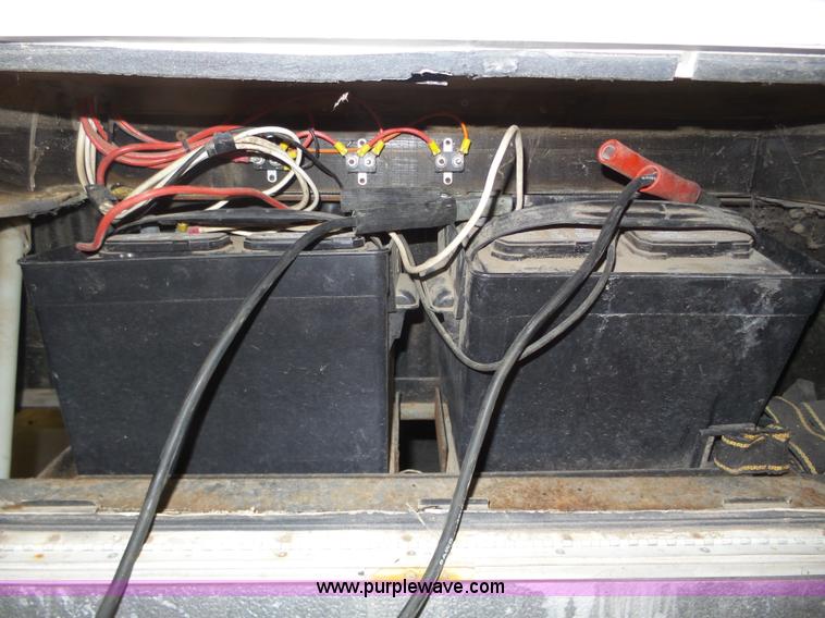 image for item J8970 2001 Fleetwood Wilderness camper