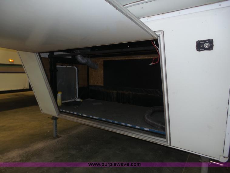 image for item J8970 2001 Fleetwood Wilderness camper